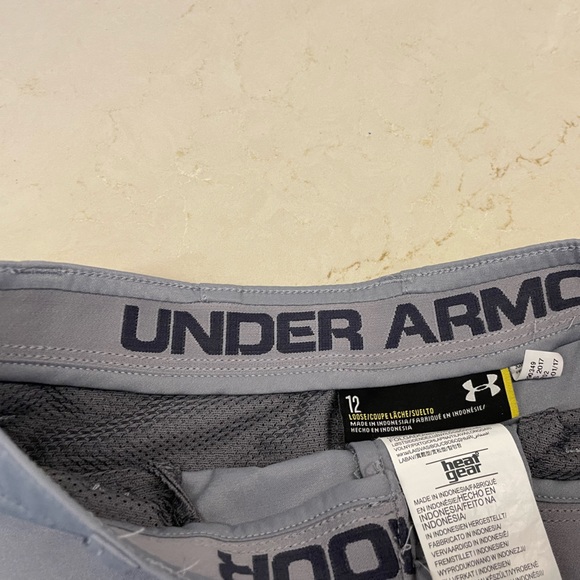 Boys under armor heat gear shorts size 12 - Picture 3 of 5